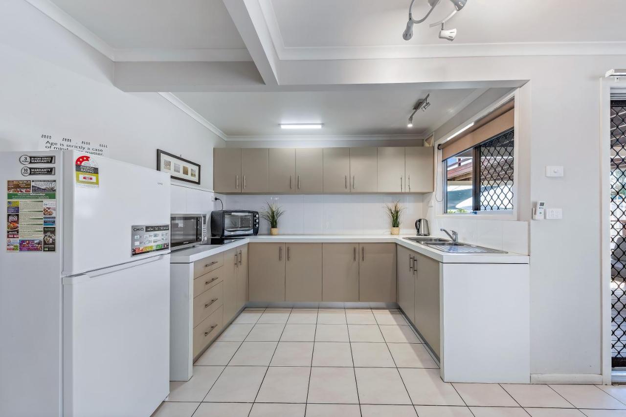 Airlie Apartments Ерлі-Біч Екстер'єр фото